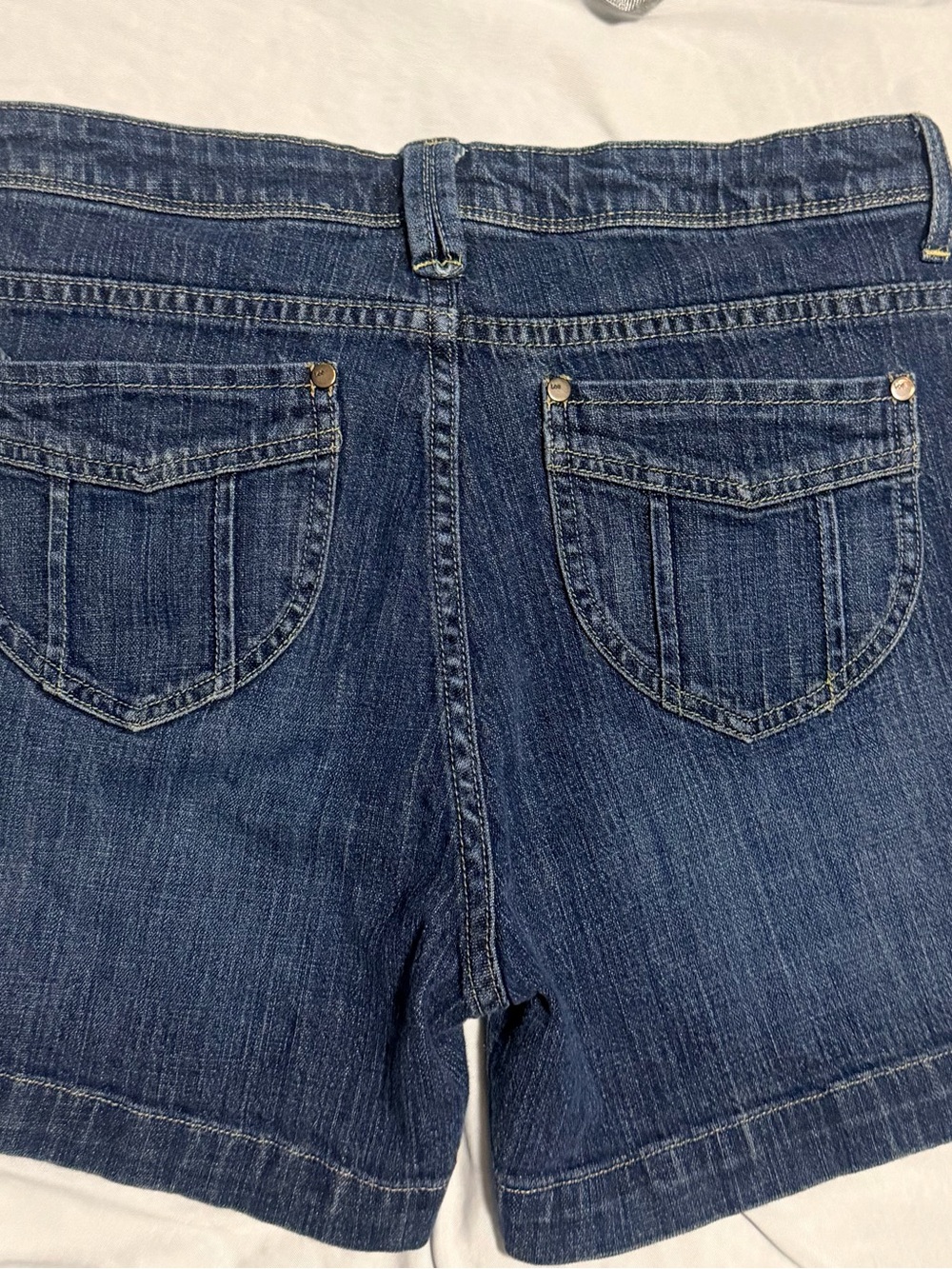 Lee Women's Indigo Denim Shorts with Back Pocket Detail Size 10-Medium      #36